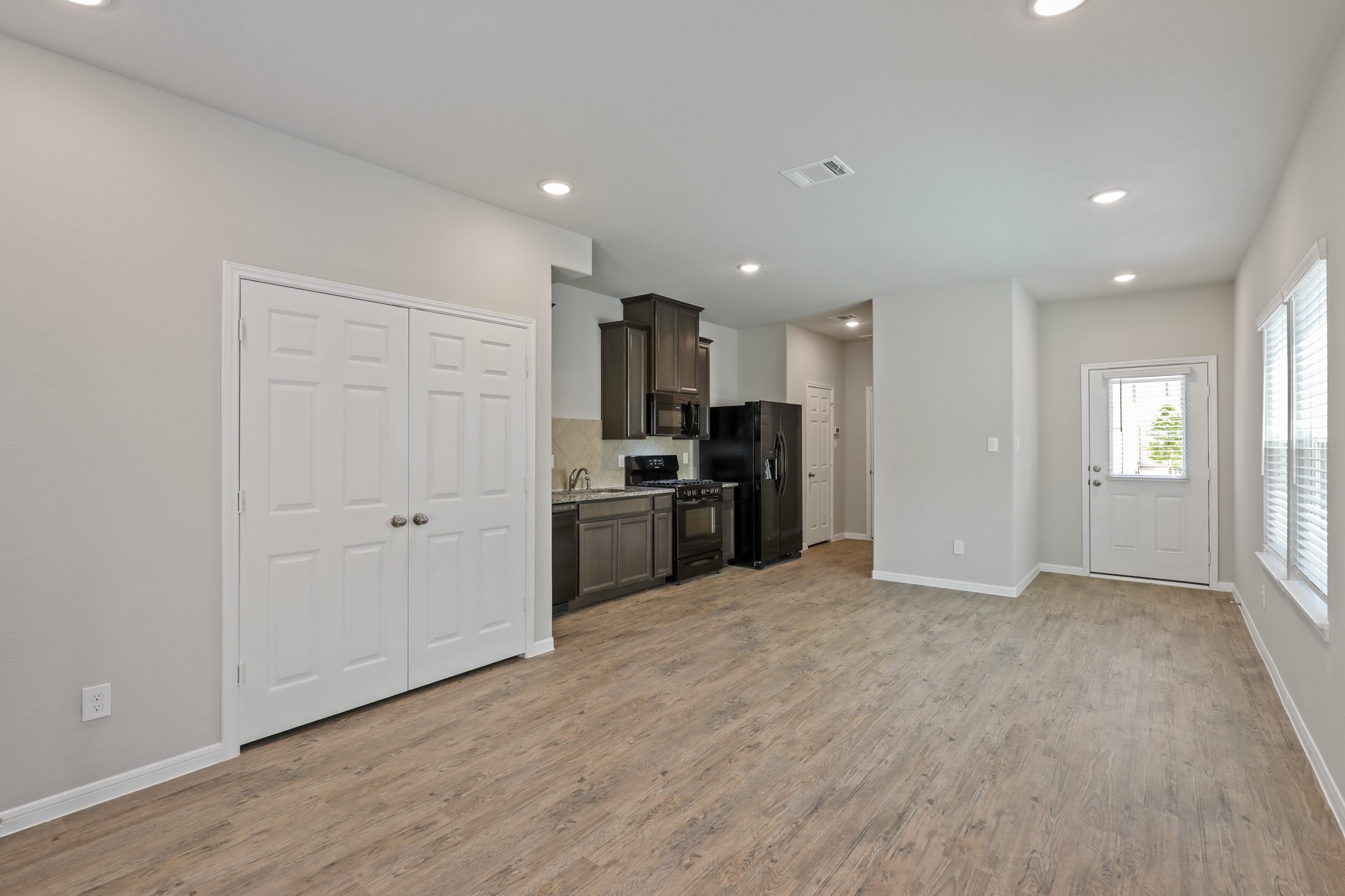 13511 Axel Lane Houston, TX 77047 - Photo 4 of 33