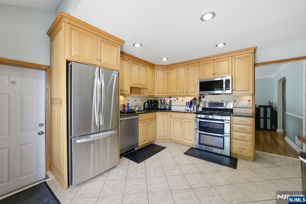 46 Oakley Terrace Nutley, NJ 07110 - Photo 8 of 27
