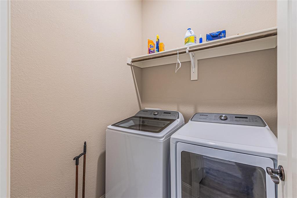4201 Misty Ridge Street Mesquite, TX 75181 - Photo 8 of 39 Washroom with washing machine and dryer