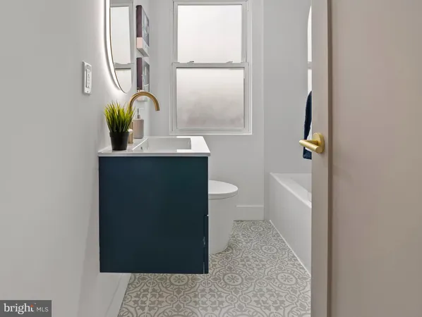 a close view of sink with a bathtub