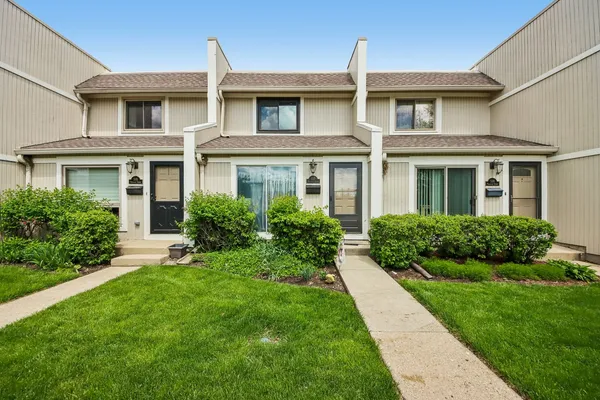 $165,000 | 537 Pheasant Court, Grayslake, IL 60030