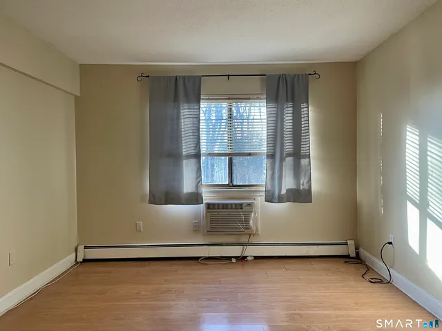 $199,999 | 92 Woodland Drive, Unit 92, Cromwell, CT 06416