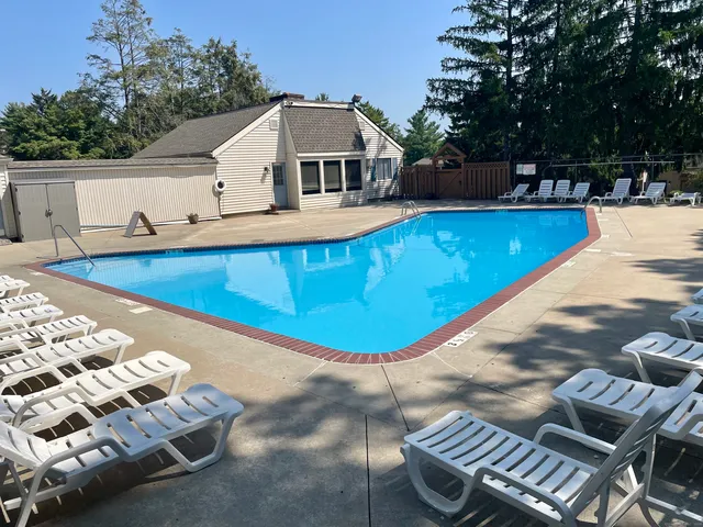 $199,999 | 92 Woodland Drive, Unit 92, Cromwell, CT 06416