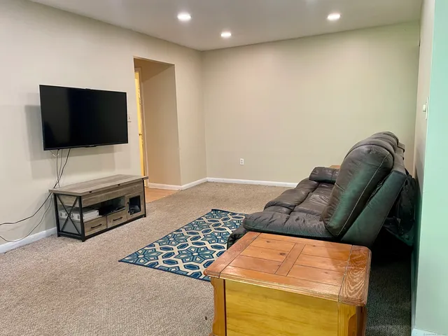 $199,999 | 92 Woodland Drive, Unit 92, Cromwell, CT 06416