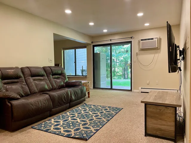 $199,999 | 92 Woodland Drive, Unit 92, Cromwell, CT 06416