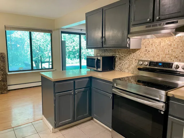 $199,999 | 92 Woodland Drive, Unit 92, Cromwell, CT 06416