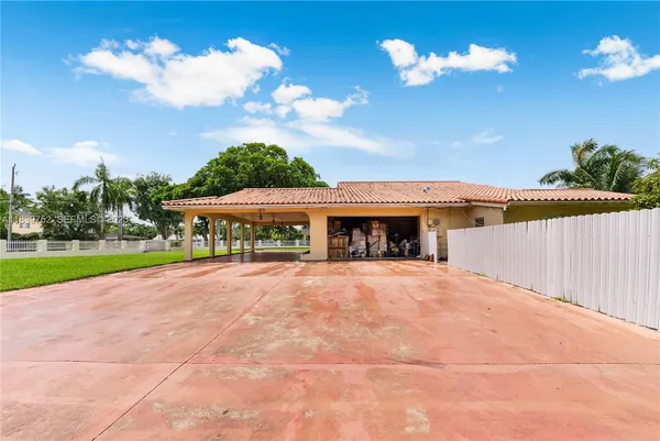 a view of an house with backyard and a patio