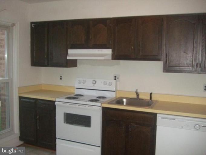 8515 Stonewall Road Manassas, VA 20110 - Photo 4 of 5 Kitchen