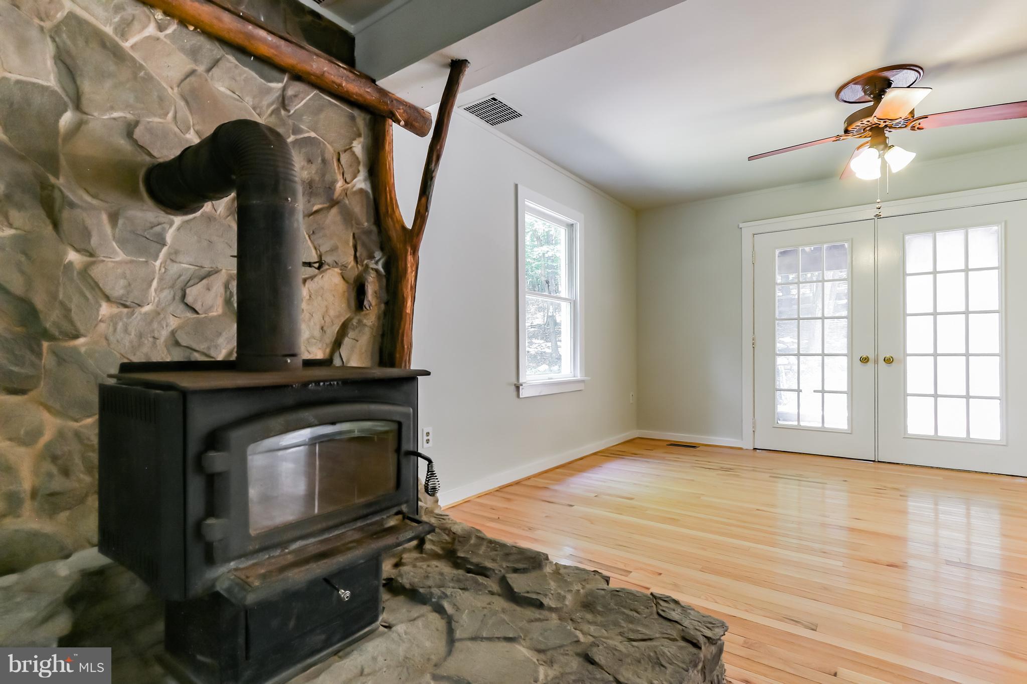 5827 Moser Road Boonsboro, MD 21713 - Photo 9 of 30 Living Room