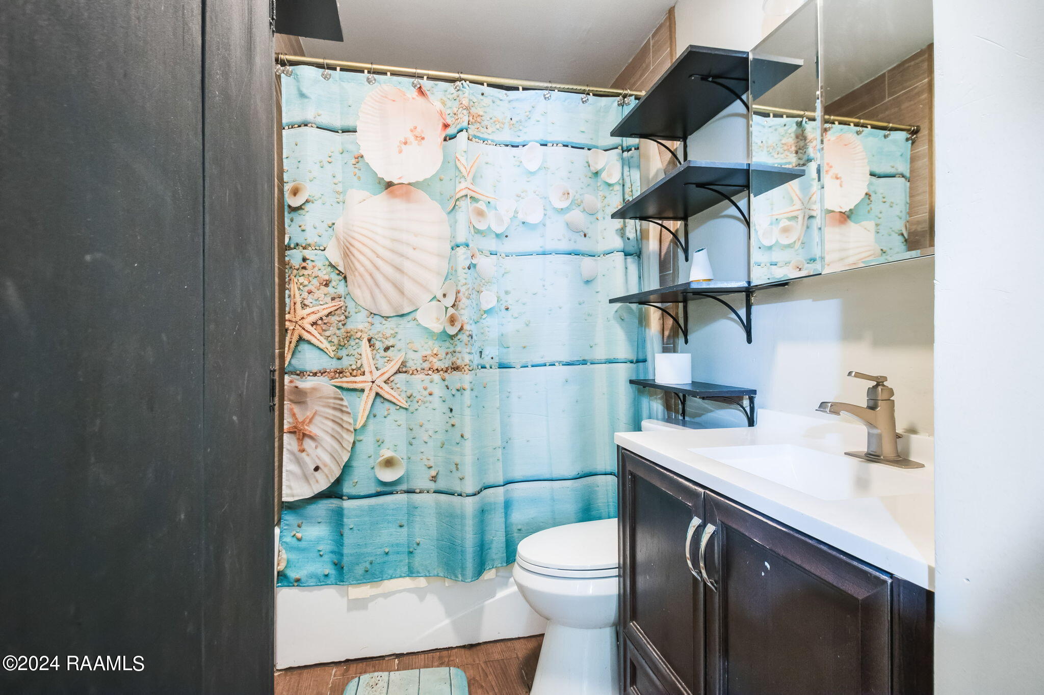 106 Macklyn Street Lafayette, LA 70501 - Photo 9 of 13 bathroom