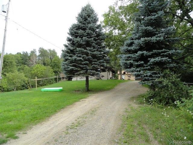2400 Johnson Mill Road North Branch, MI 48461 - Photo 4 of 18 driveway.jpg