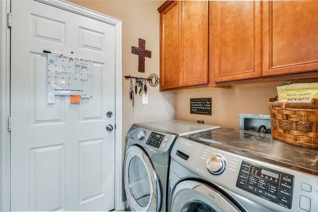 a view of livingroom with washer and dryer