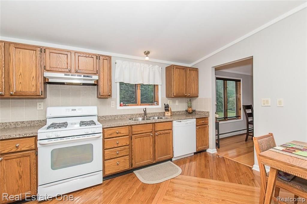 2233 London Bridge Drive, Unit 38 Rochester Hills, MI 48307 - Photo 2 of 13
