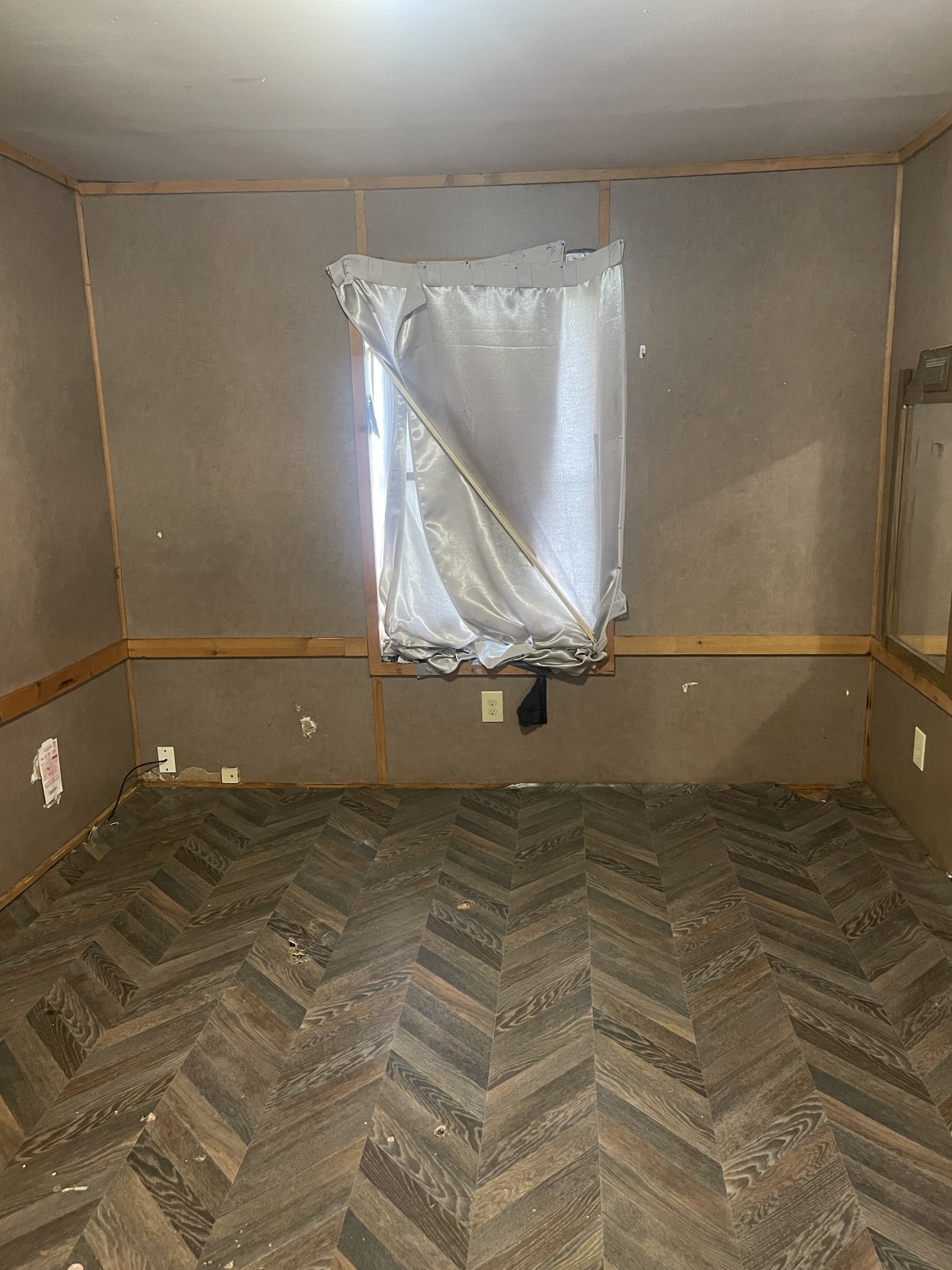 263 Reeves Street Lexington, TN 38351 - Photo 7 of 19 a bathroom with a mirror