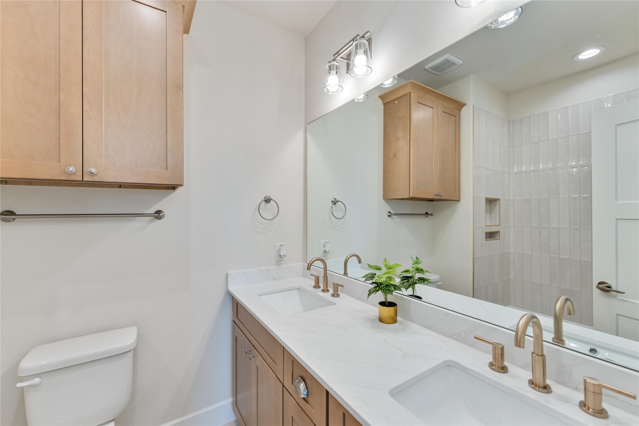 11104 Bauman Road Houston, TX 77076 - Photo 13 of 17 Secondary bathroom featuring a dual-sink vanity and tiled walk-in shower.