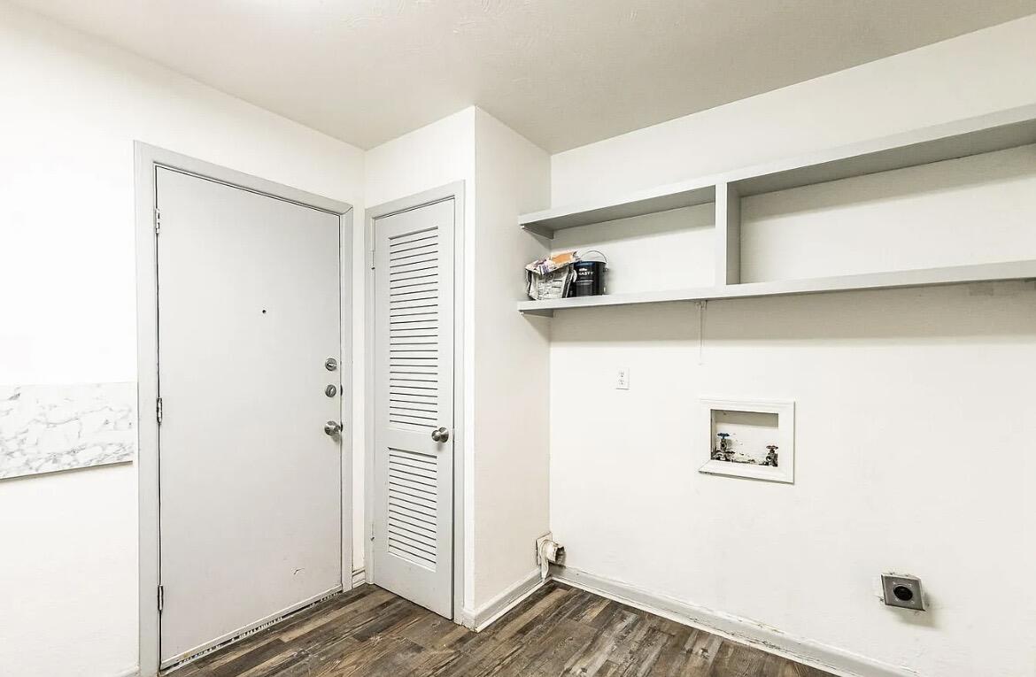 5426 43rd Street Lubbock, TX 79414 - Photo 16 of 27 a view of a hallway with closet