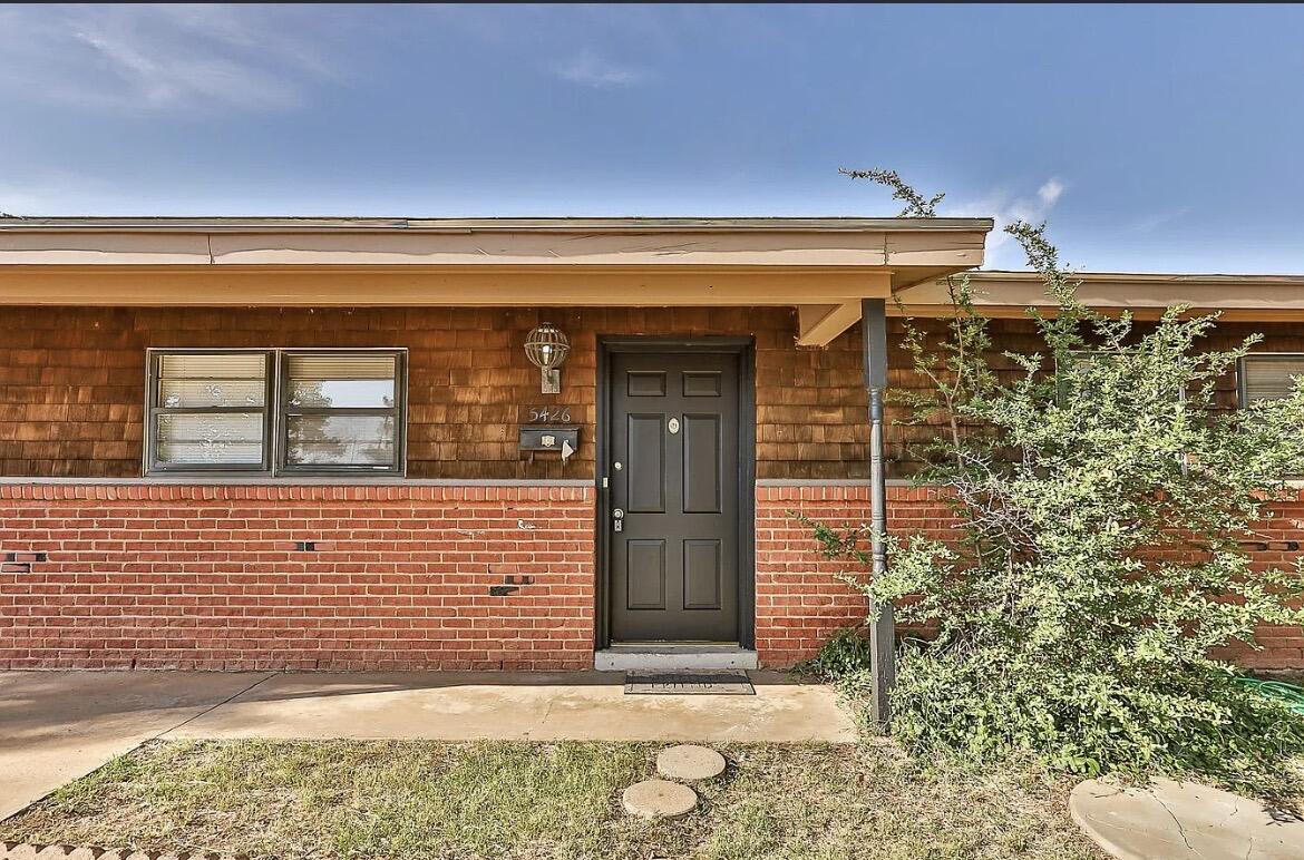 5426 43rd Street Lubbock, TX 79414 - Photo 4 of 27 a view of door