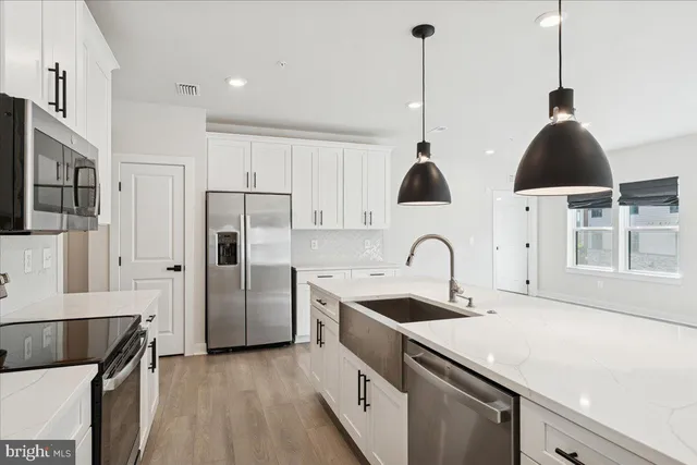 $588,999 | 12850 Mosaic Park Way, Unit 2A, Herndon, VA 20171