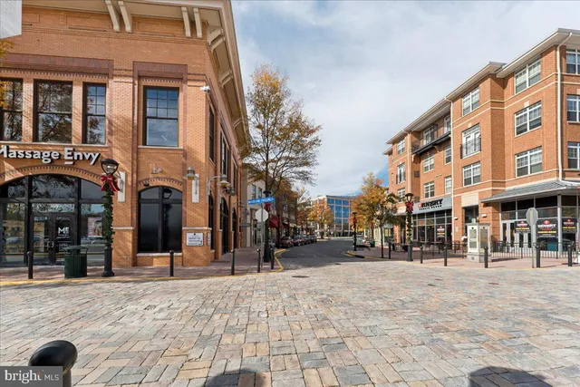 $588,999 | 12850 Mosaic Park Way, Unit 2A, Herndon, VA 20171