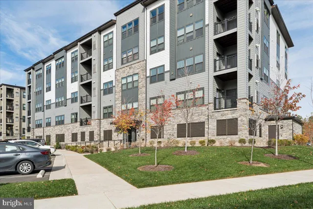 $588,999 | 12850 Mosaic Park Way, Unit 2A, Herndon, VA 20171