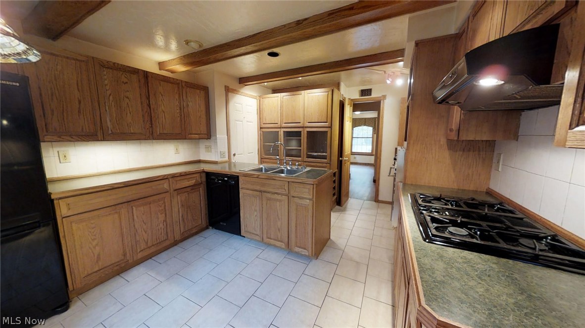 1570 Crest Road Cleveland Heights, OH 44121 - Photo 5 of 19 Kitchen
