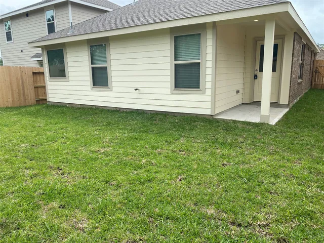 a view of a house with a backyard