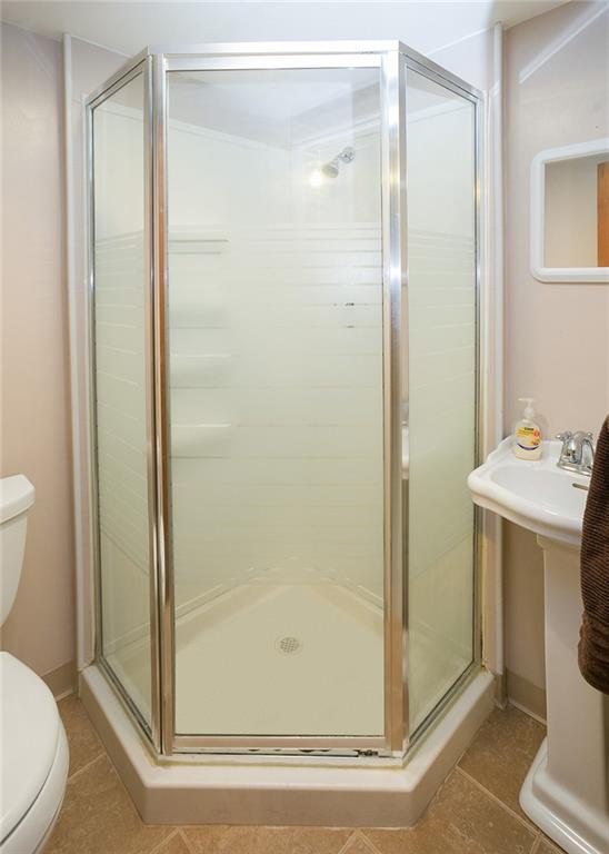 869 Blue Ridge Road Pittsburgh, PA 15239 - Photo 22 of 25 Second full bathroom on lower level.