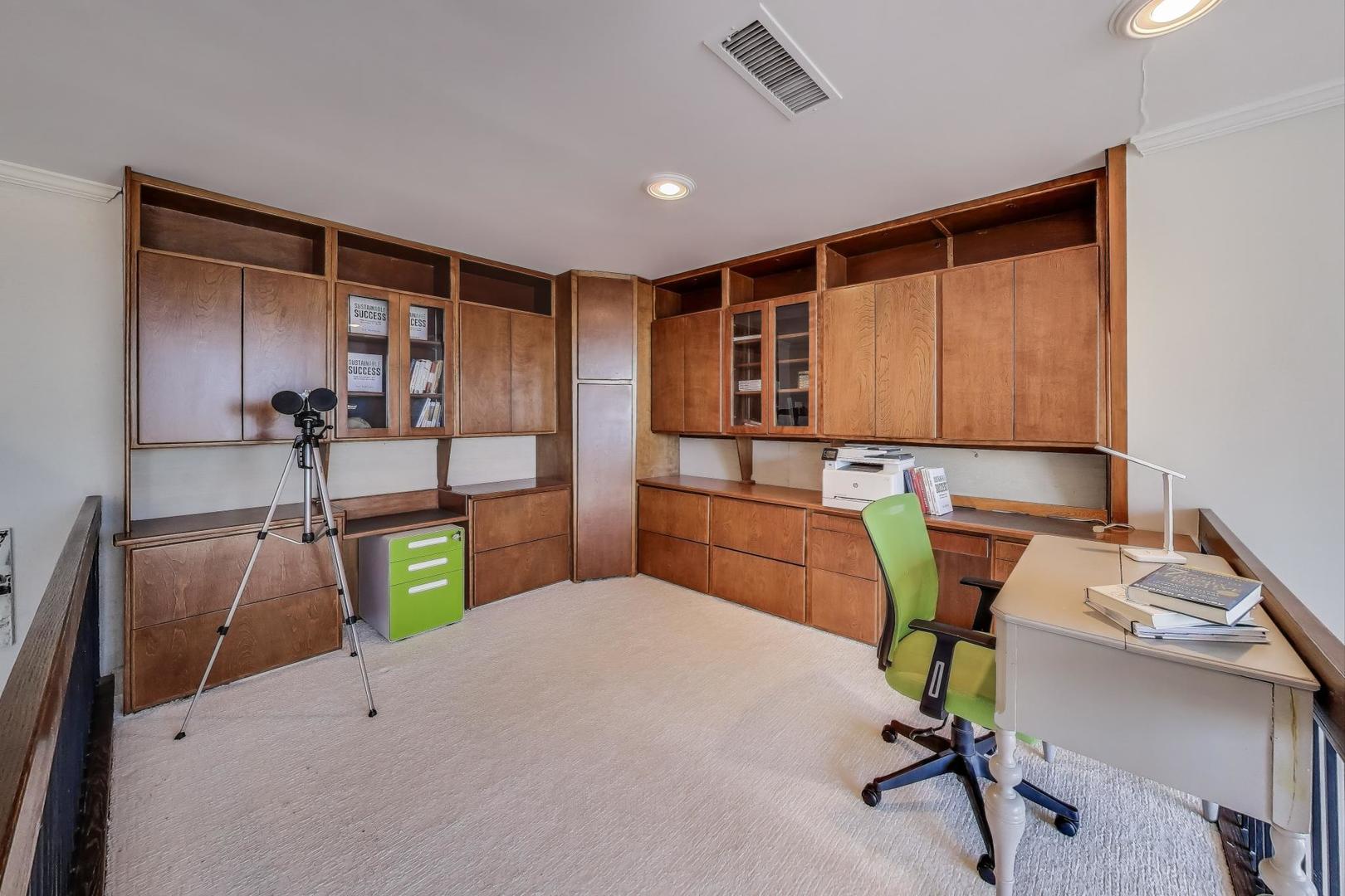 201 East Chestnut Street, Unit 24C Chicago, IL 60611 - Photo 20 of 33 a workspace with furniture and a window