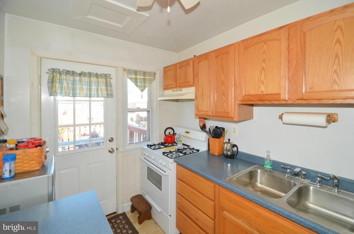 1008 Downton Road Baltimore, MD 21227 - Photo 7 of 22 Kitchen