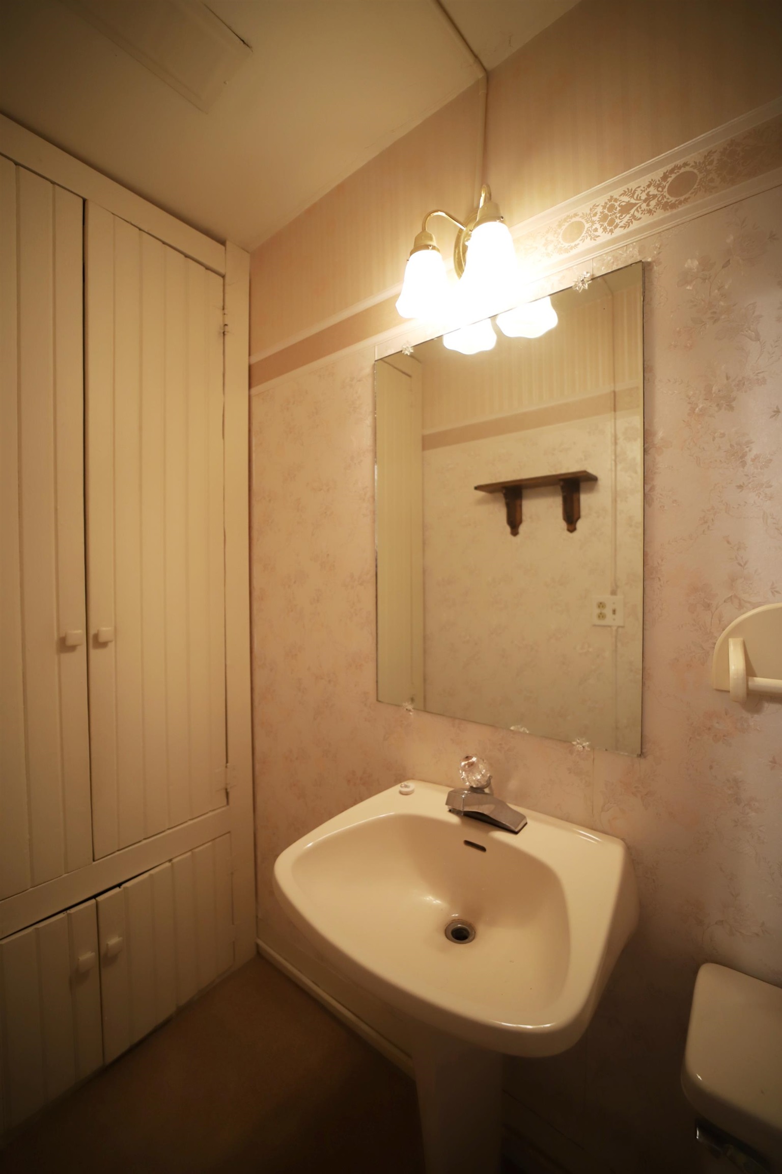 202 Elm Street Flushing, MI 48433 - Photo 22 of 33 50097367-21.JPG