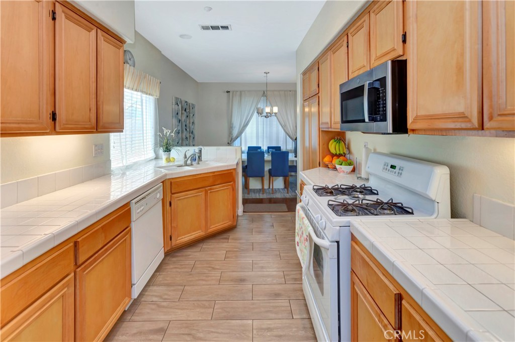 2977 Watermount Street Riverside, CA 92501 - Photo 10 of 24