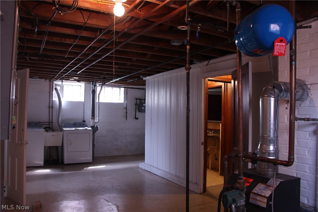 13693 Cedar Road Cleveland, OH 44118 - Photo 14 of 15 Laundry/Storage area