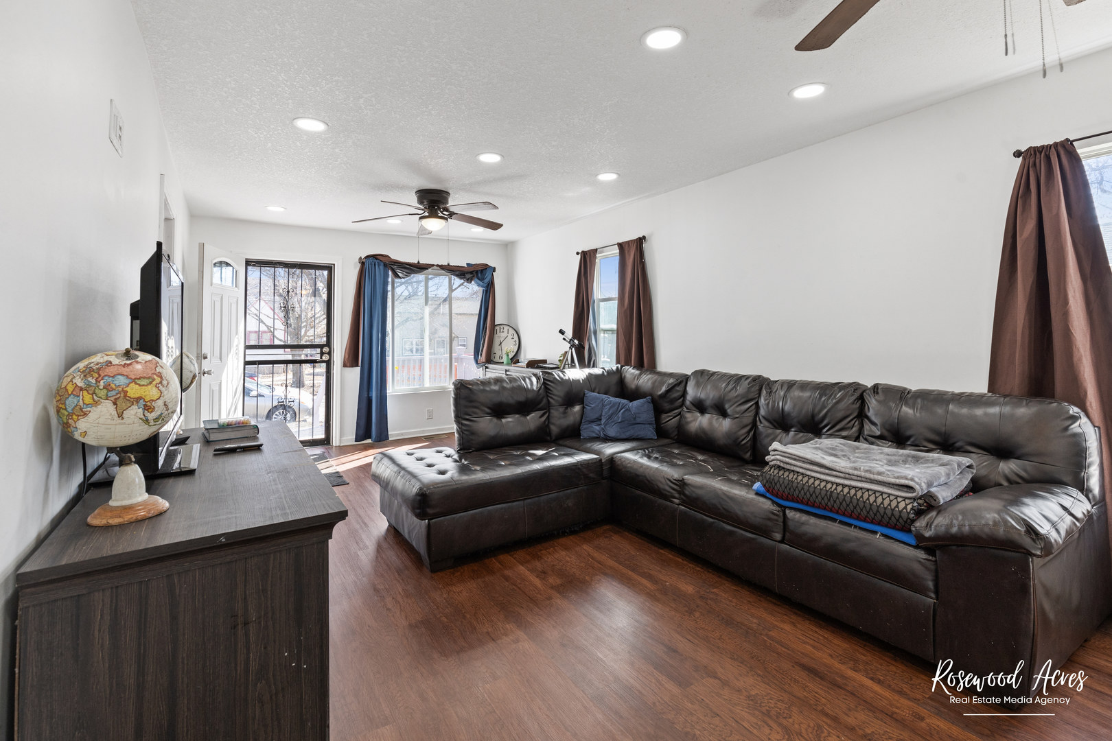 245 North 6th Avenue Kankakee, IL 60901 - Photo 4 of 16 a living room with furniture and wooden floor
