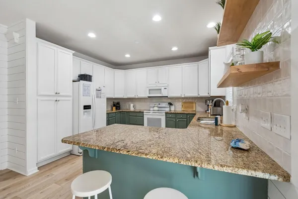 $1,195,000 | 214 West Cooper Avenue, Folly Beach, SC 29439