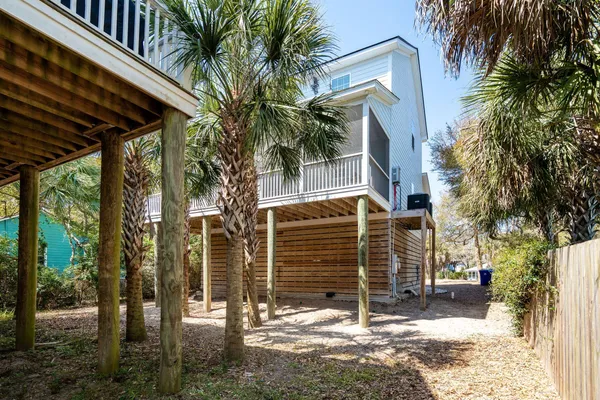 $1,195,000 | 214 West Cooper Avenue, Folly Beach, SC 29439