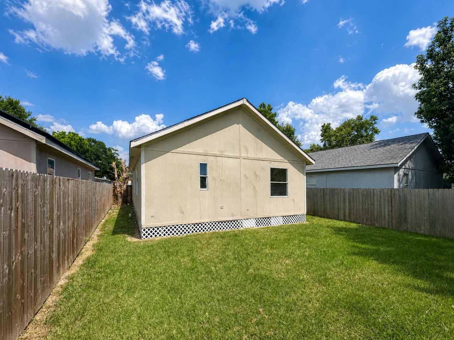 11919 Kingslake Forest Drive Houston, TX 77044 - Photo 3 of 34 Gallery Image 3