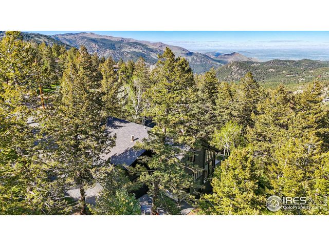 a black and white photo of a city