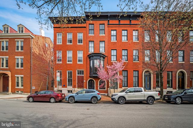 a car parked in front of a building