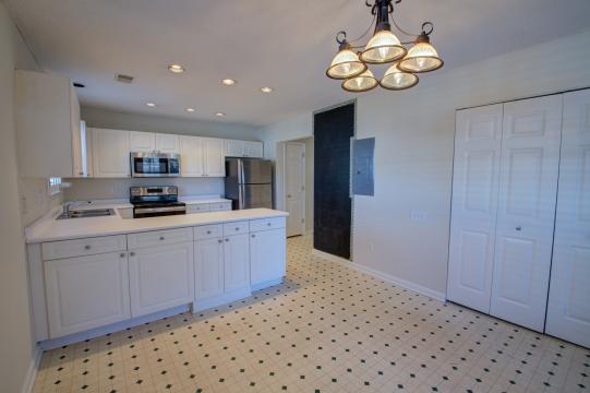 3375 Queensgate Way Mount Pleasant, SC 29466 - Photo 13 of 33 kitchen 5