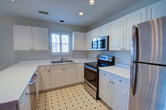 3375 Queensgate Way Mount Pleasant, SC 29466 - Photo 9 of 33 kitchen