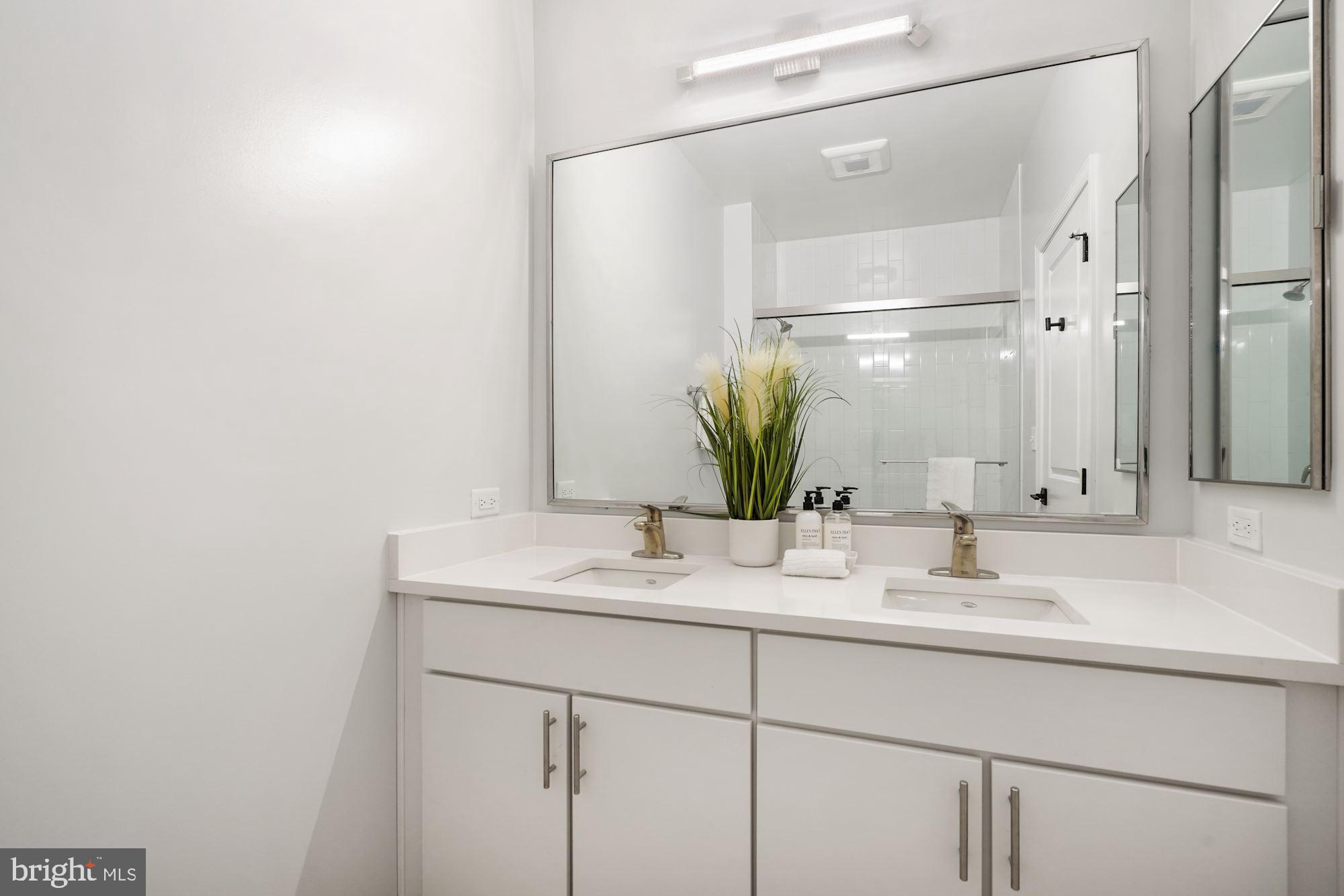 1021 Spring Road Northwest, Unit 2 Washington, DC 20010 - Photo 33 of 44