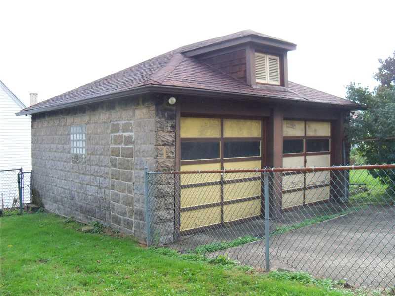 918-920 Liberty Street McKees Rocks, PA 15136 - Photo 3 of 3 Parking Lot/Garage.