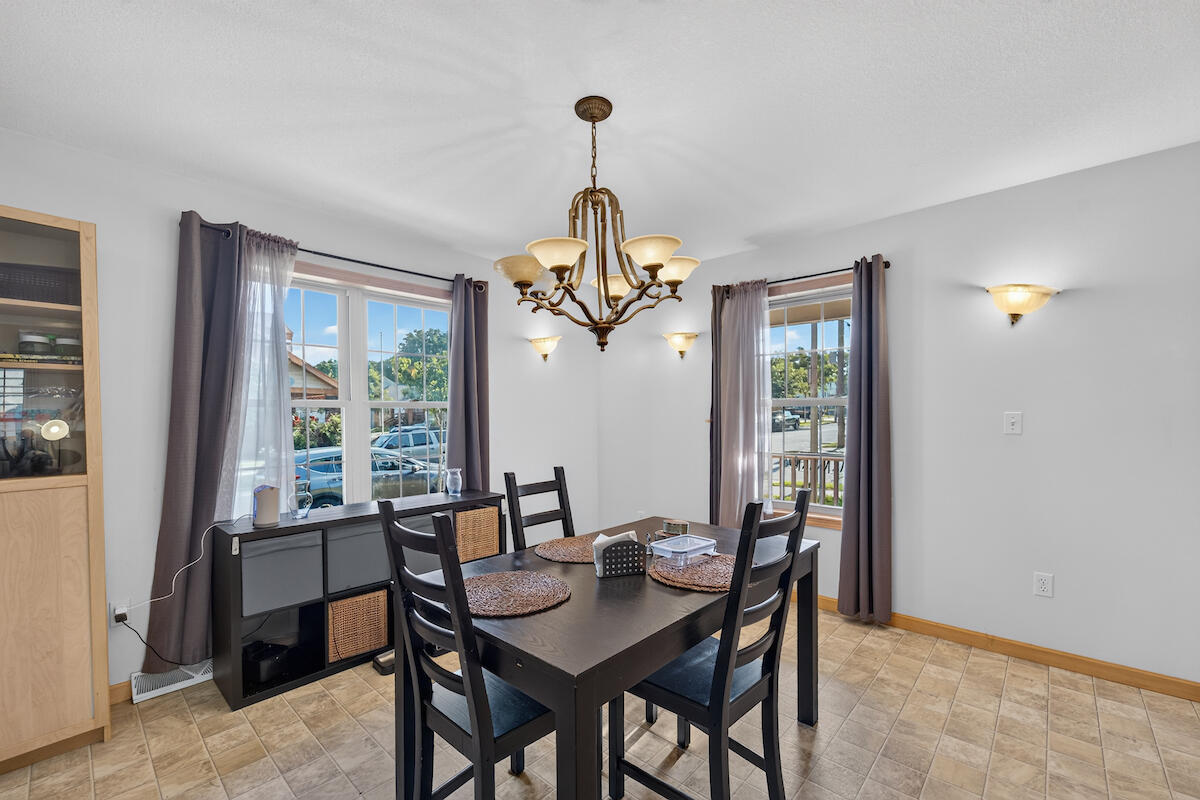 1302 Franklin Street Racine, WI 53403 - Photo 7 of 31 Dining Room