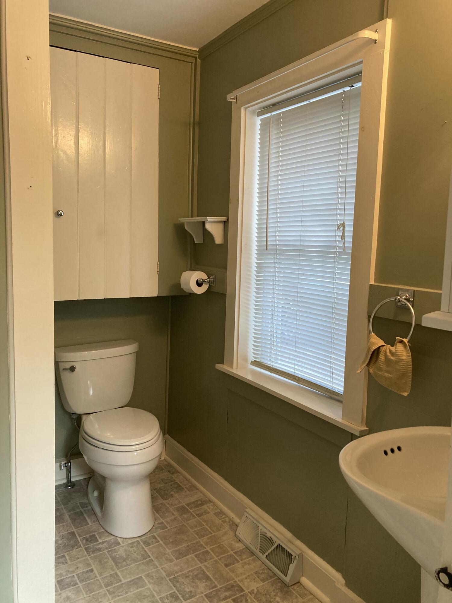 1 Beech Hill Road Mount Desert, ME 04660 - Photo 10 of 36 Full bath, 1st floor, main house.