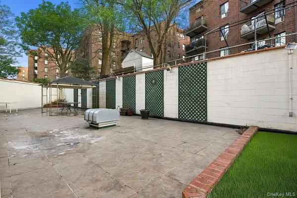 $449,000 | 141-16 84th Drive, Unit 3D | Briarwood