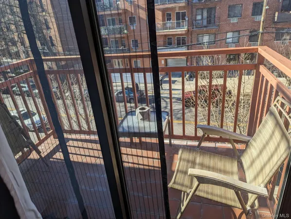 $449,000 | 141-16 84th Drive, Unit 3D | Briarwood