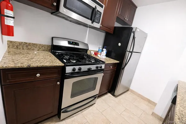 $449,000 | 141-16 84th Drive, Unit 3D | Briarwood