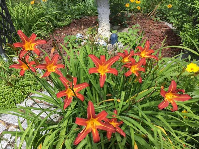 $379,900 | 18 Friar Tuck Road, Guilderland, NY 12203