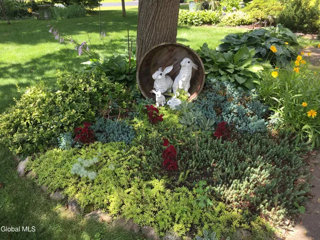 $379,900 | 18 Friar Tuck Road, Guilderland, NY 12203