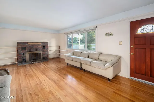 $379,900 | 18 Friar Tuck Road, Guilderland, NY 12203